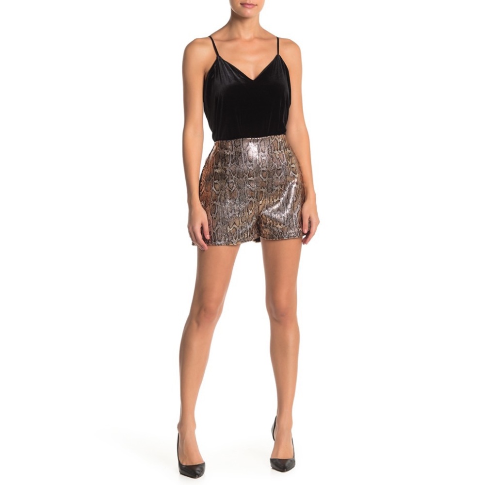 ✨Socialite Sequin Short✨